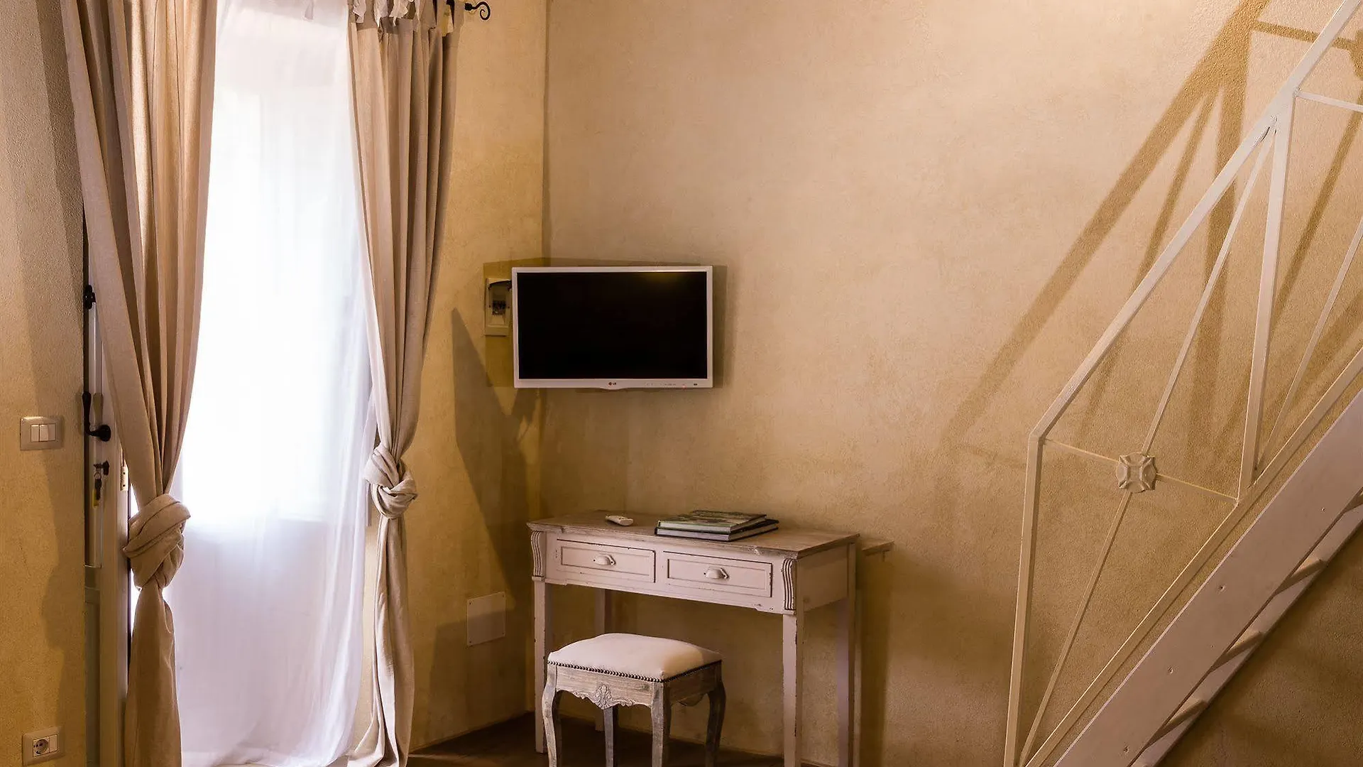 Borgo Del Carato Hotel Solarino 3*,  Italy